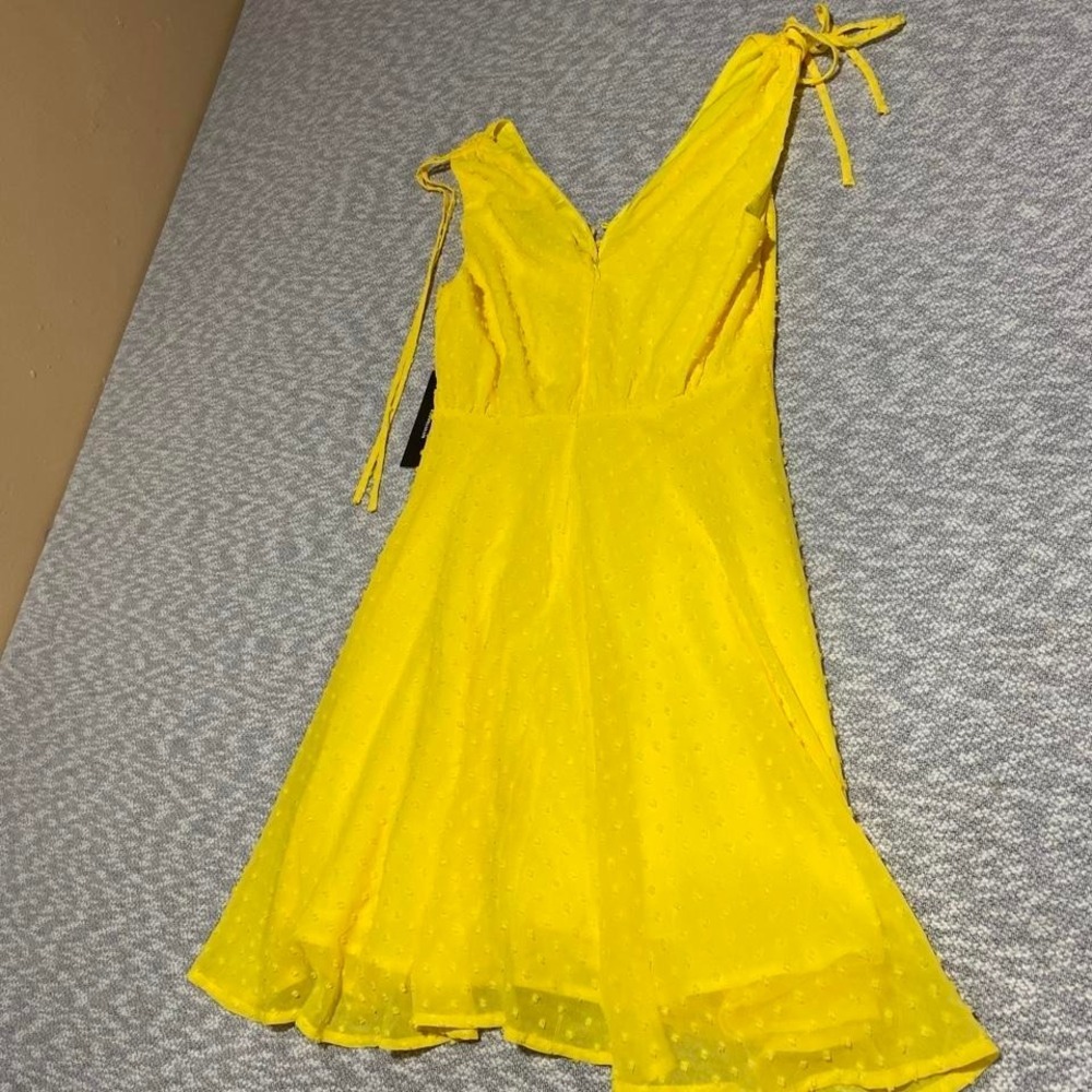 Yellow‎ Lulus dress women XS zip up in the back fully lined NWT. SKU-A611